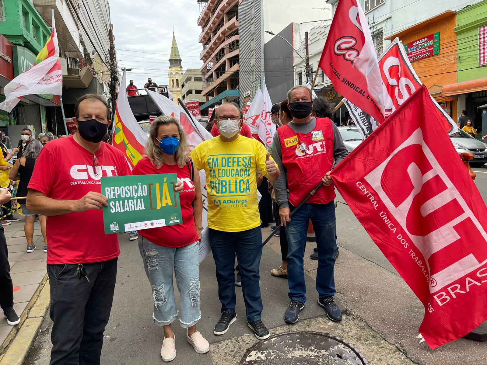 ADUFRGS-Sindical participa de ato dos servidores públicos por reposição salarial