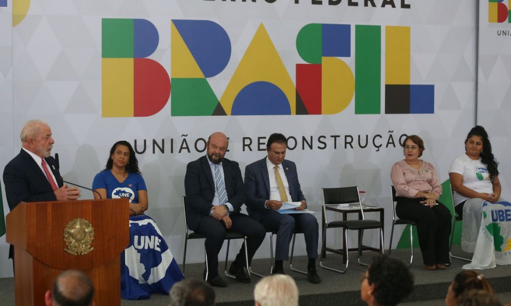 Governo anuncia recomposição de R$ 2,44 bilhões para orçamento do ensino superior