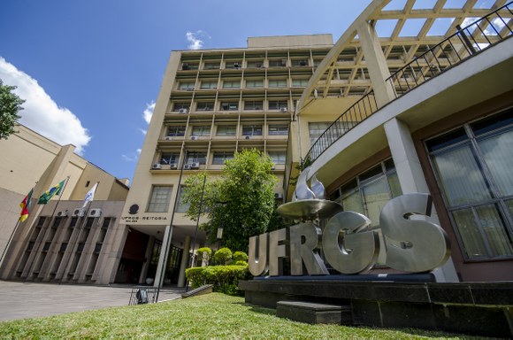 ADUFRGS-Sindical solicita alteração da portaria do Reitor da UFRGS e sugere aos Conselhos das Unidades que adotem o passaporte vacinal na universidade